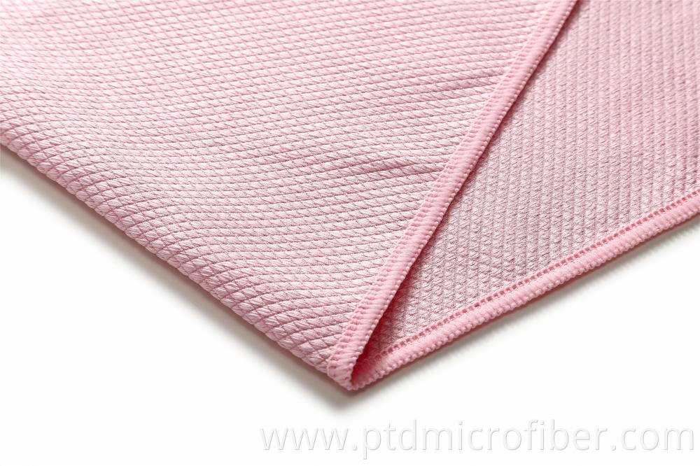 Diamond weave cleaning cloth